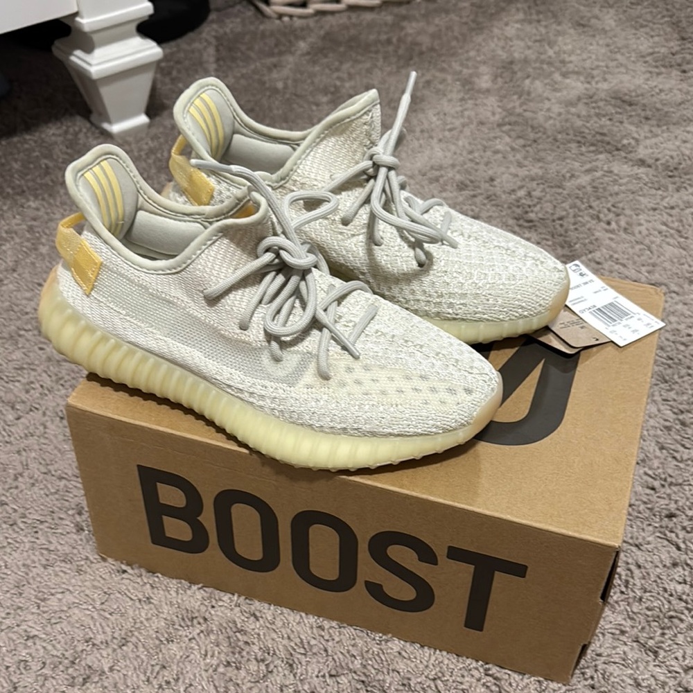 Adidas Yeezy Boost 350 V2 light